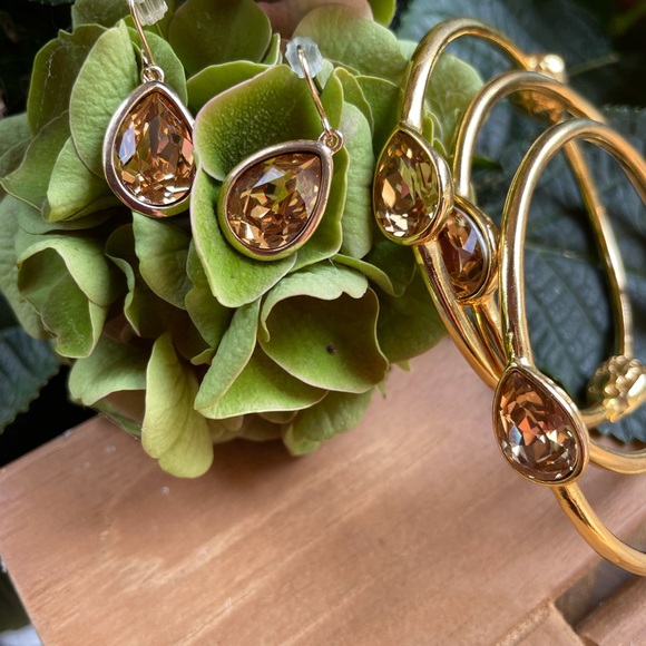 White House Black Market Earrings & Bracelet Set - Picture 4 of 12